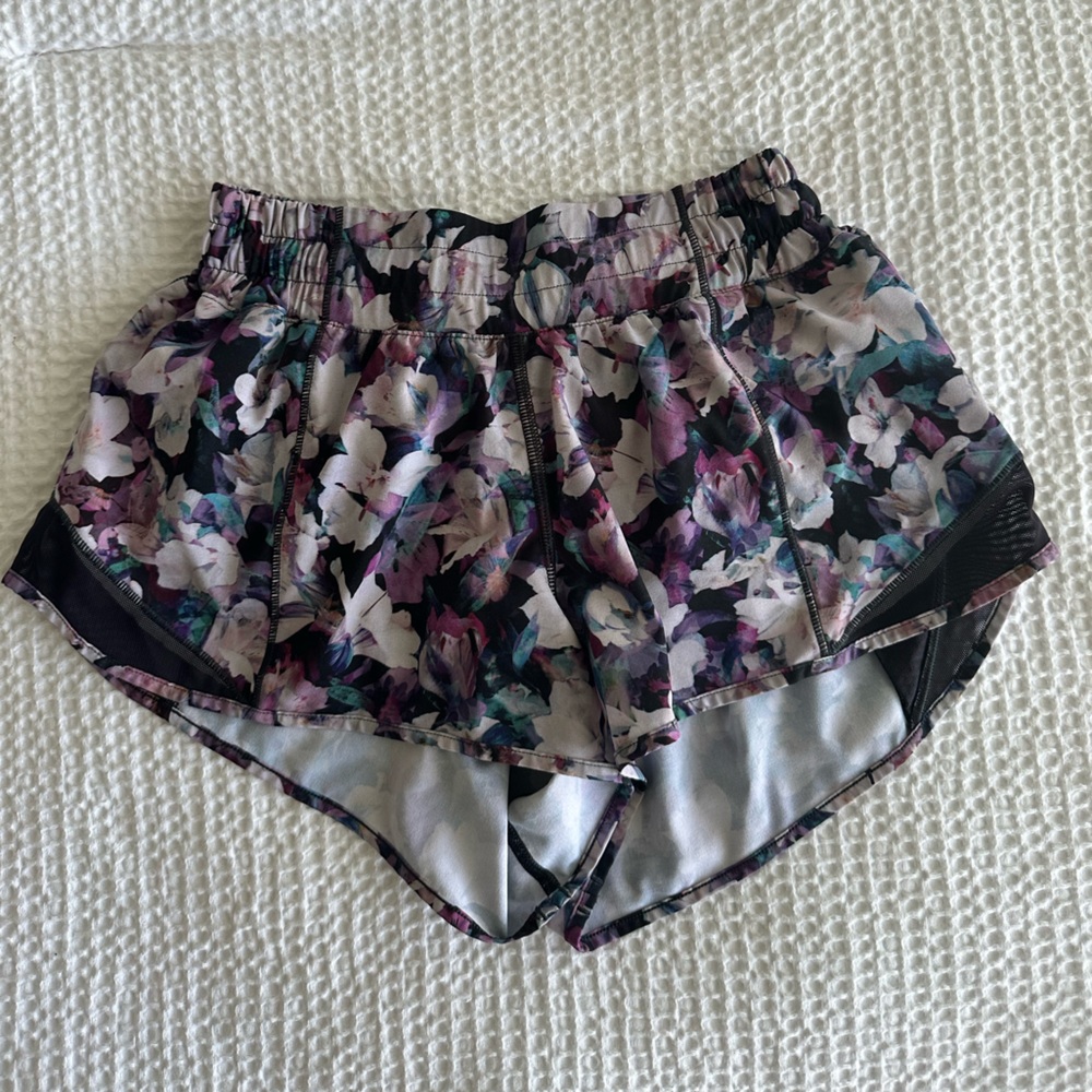 Lululemon Hotty Hot shorts 2.5”